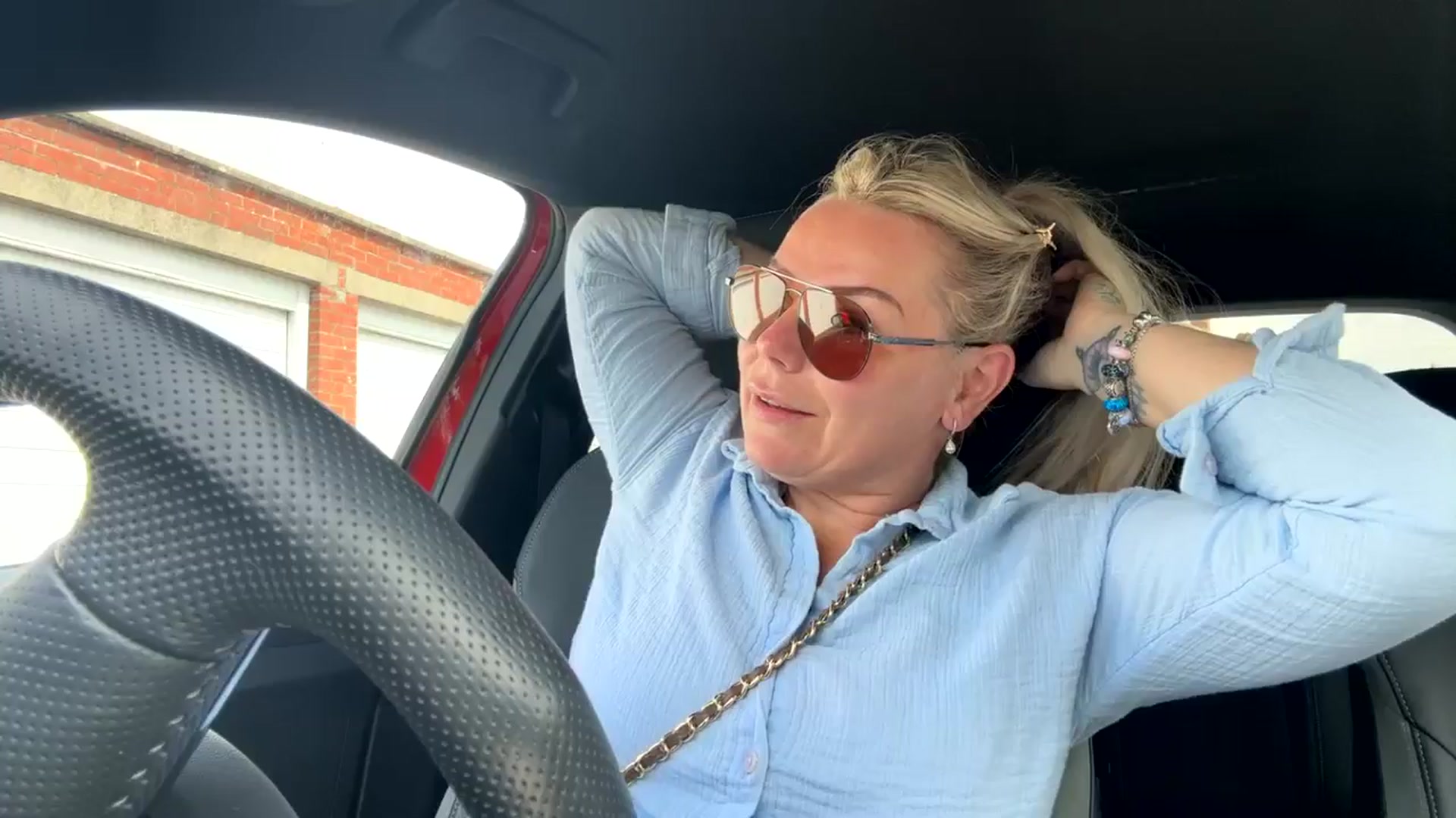 LarasDen video thumbnail