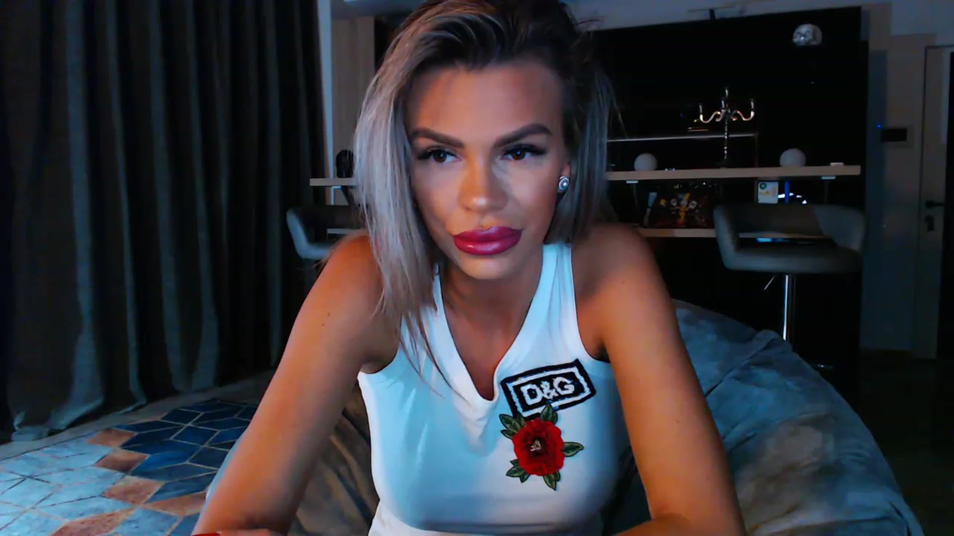D_y_y video thumbnail