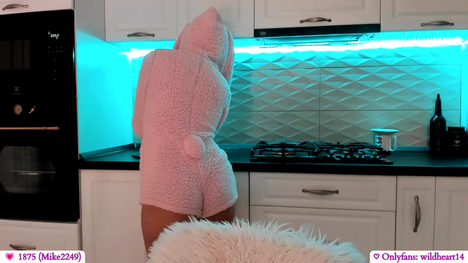 Yveline video thumbnail