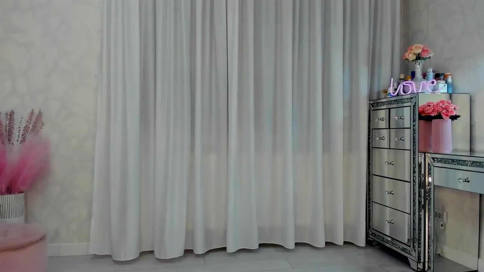 MissButterfly video thumbnail