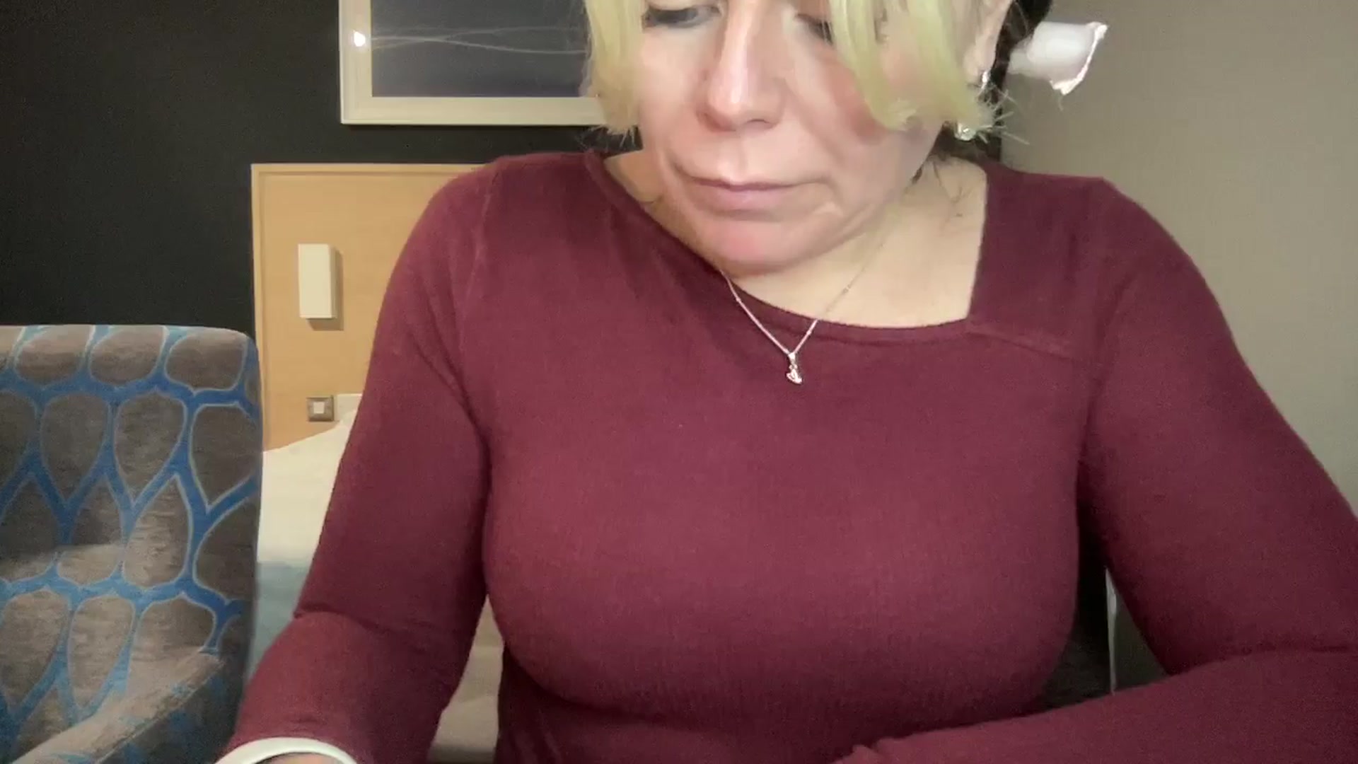 LarasDen video thumbnail