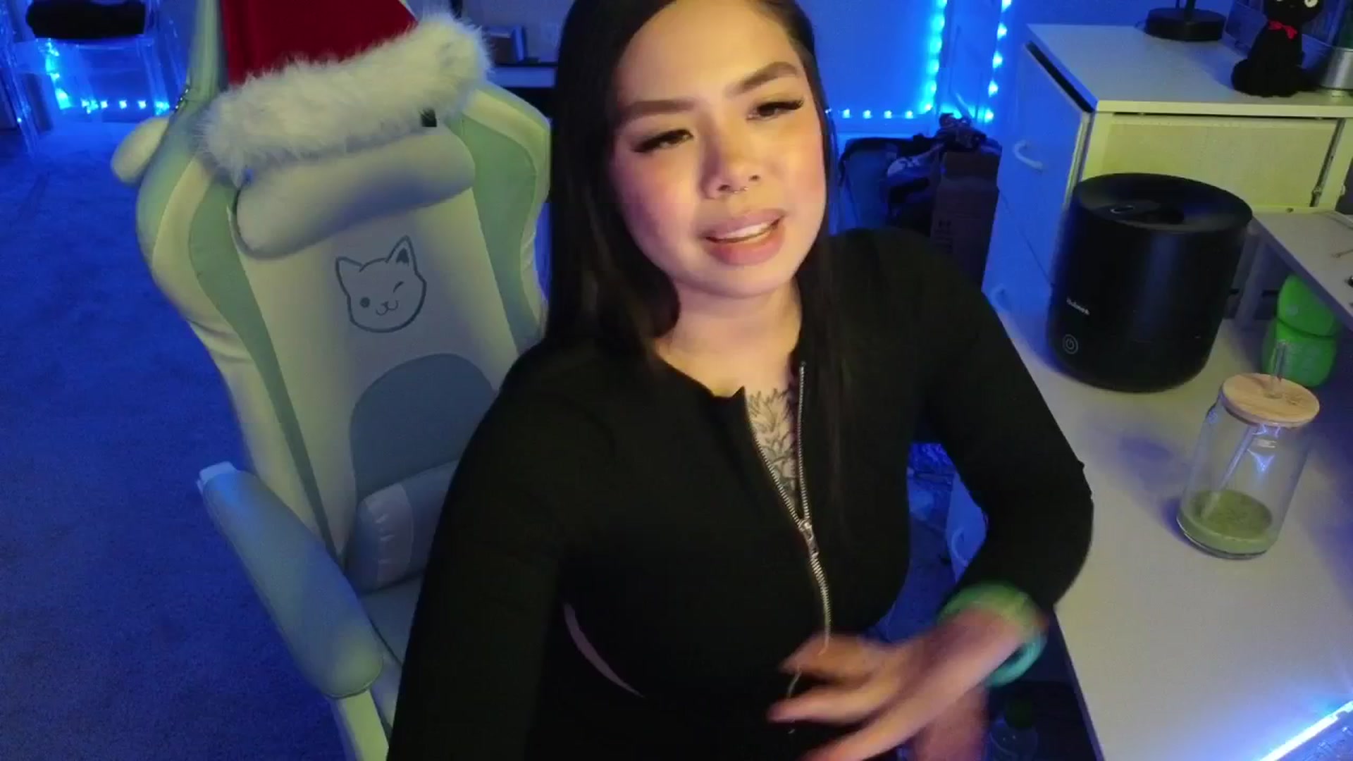 dolllface video thumbnail
