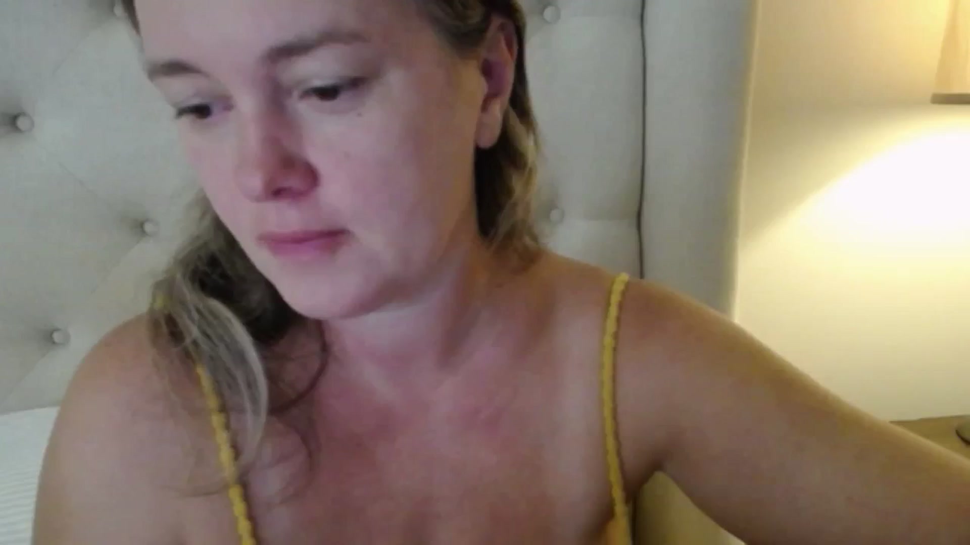 J0llye video thumbnail