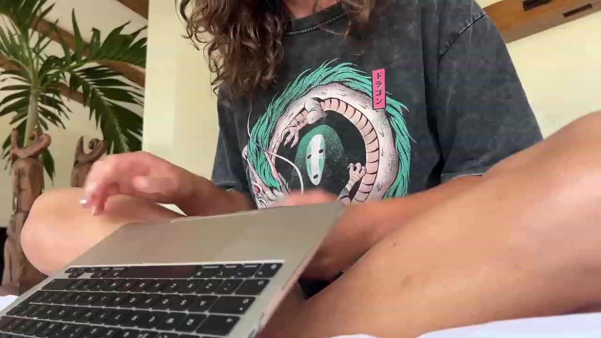 HelloViv video thumbnail