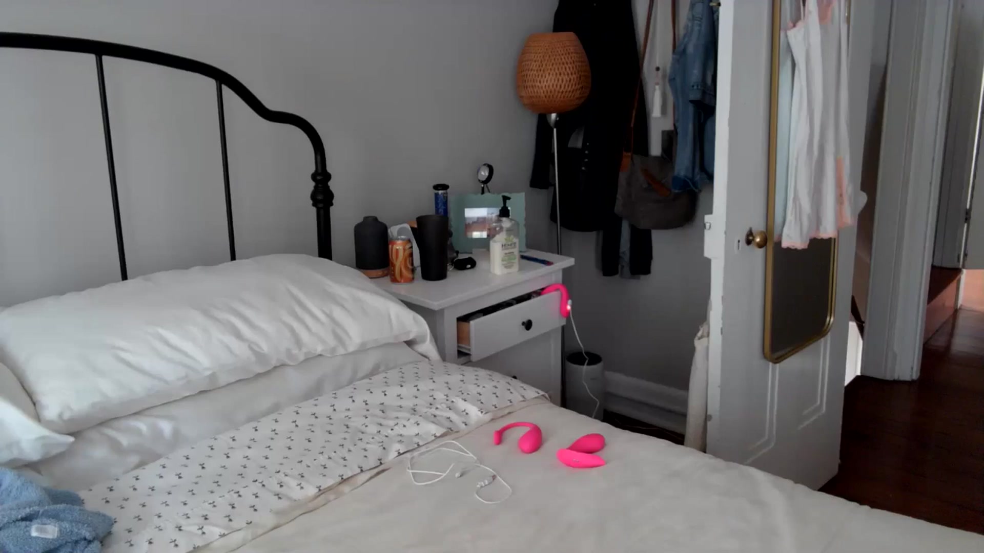 Lena_bee video thumbnail
