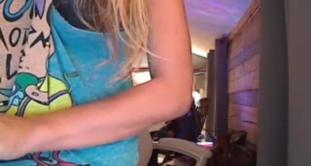 KissKara video thumbnail