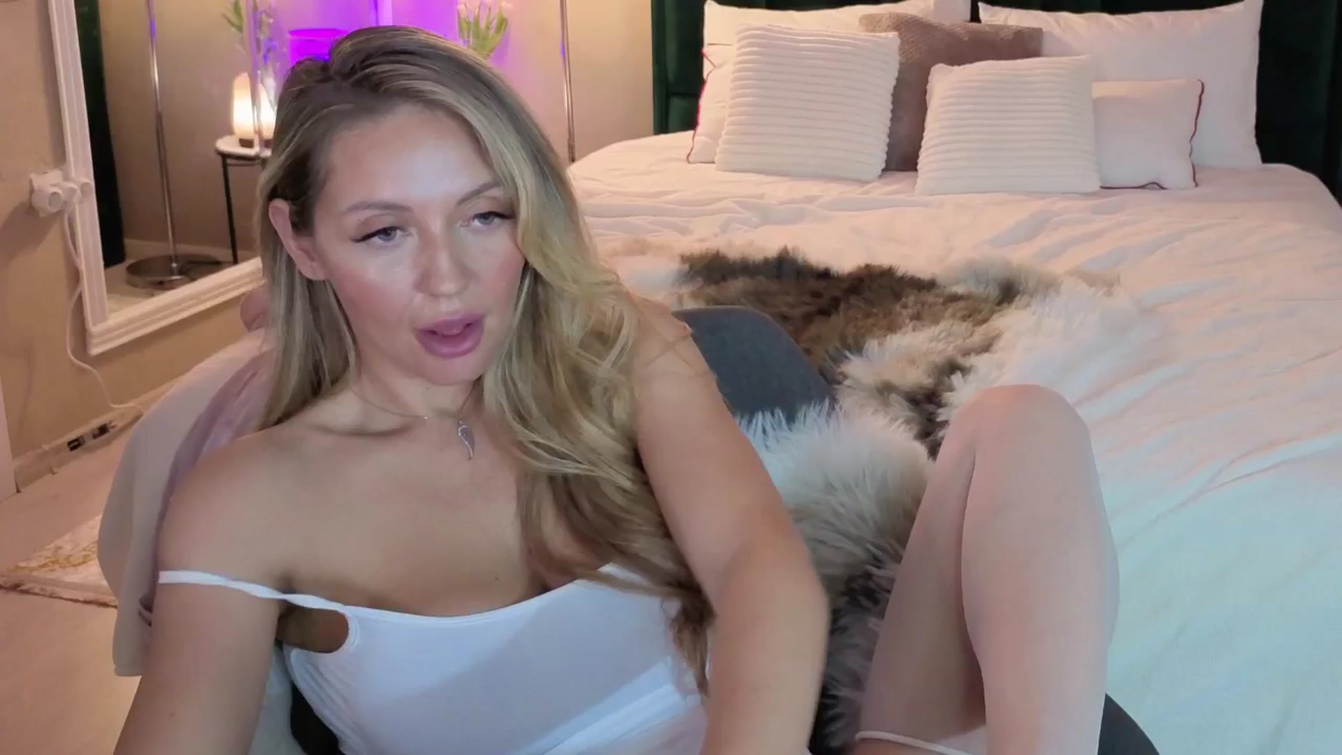 JoanneXOXO video thumbnail