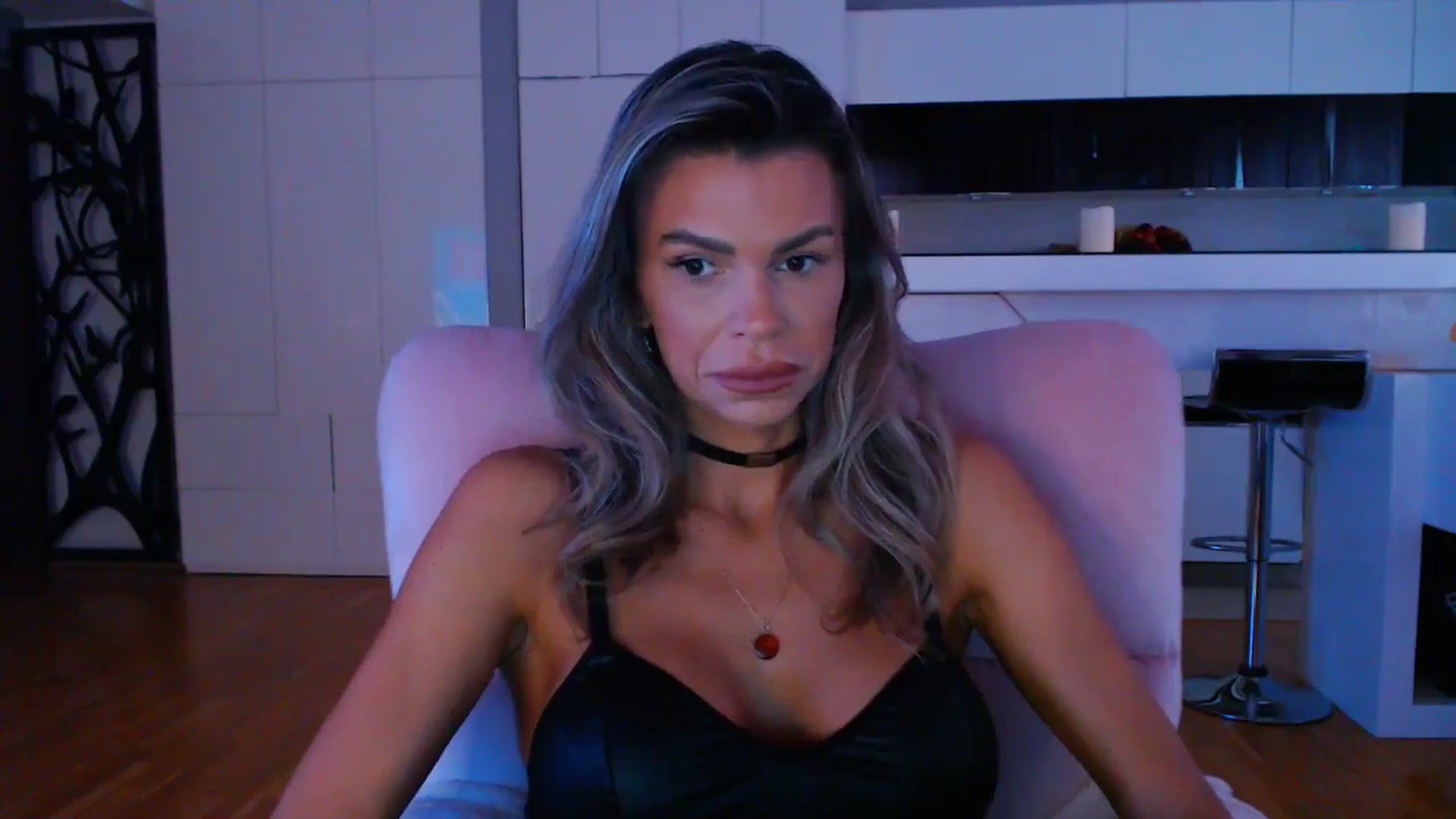 D_y_y video thumbnail
