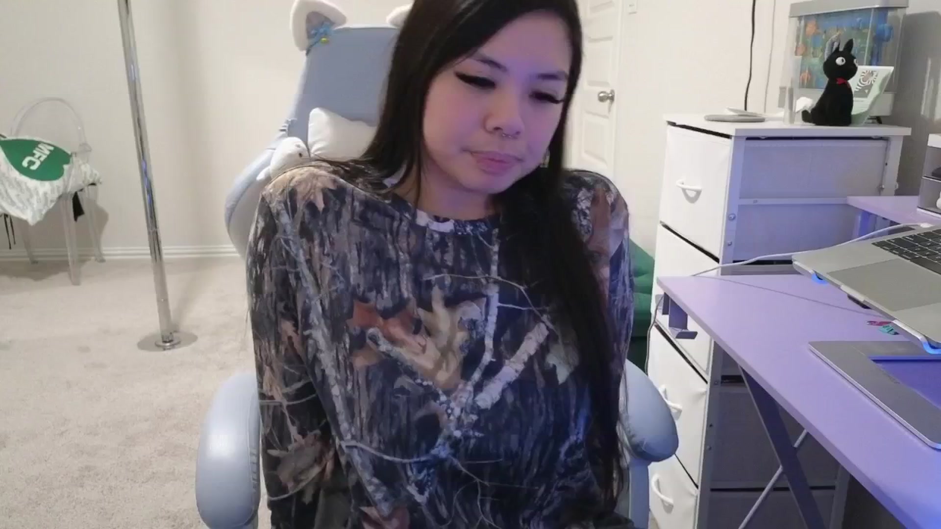 dolllface video thumbnail