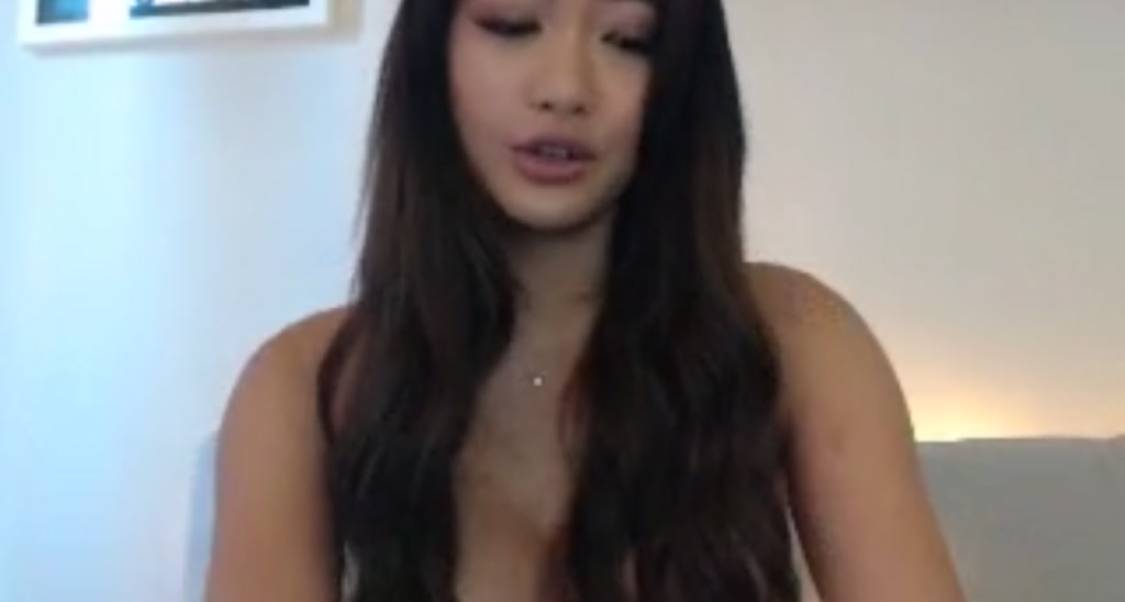 MissReinaT video thumbnail