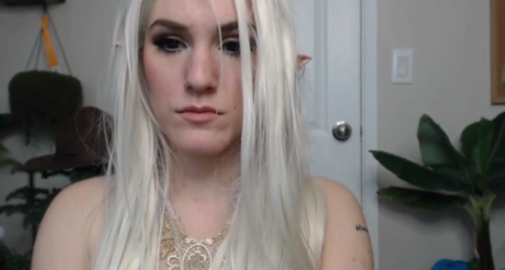 LaraLoxley video thumbnail