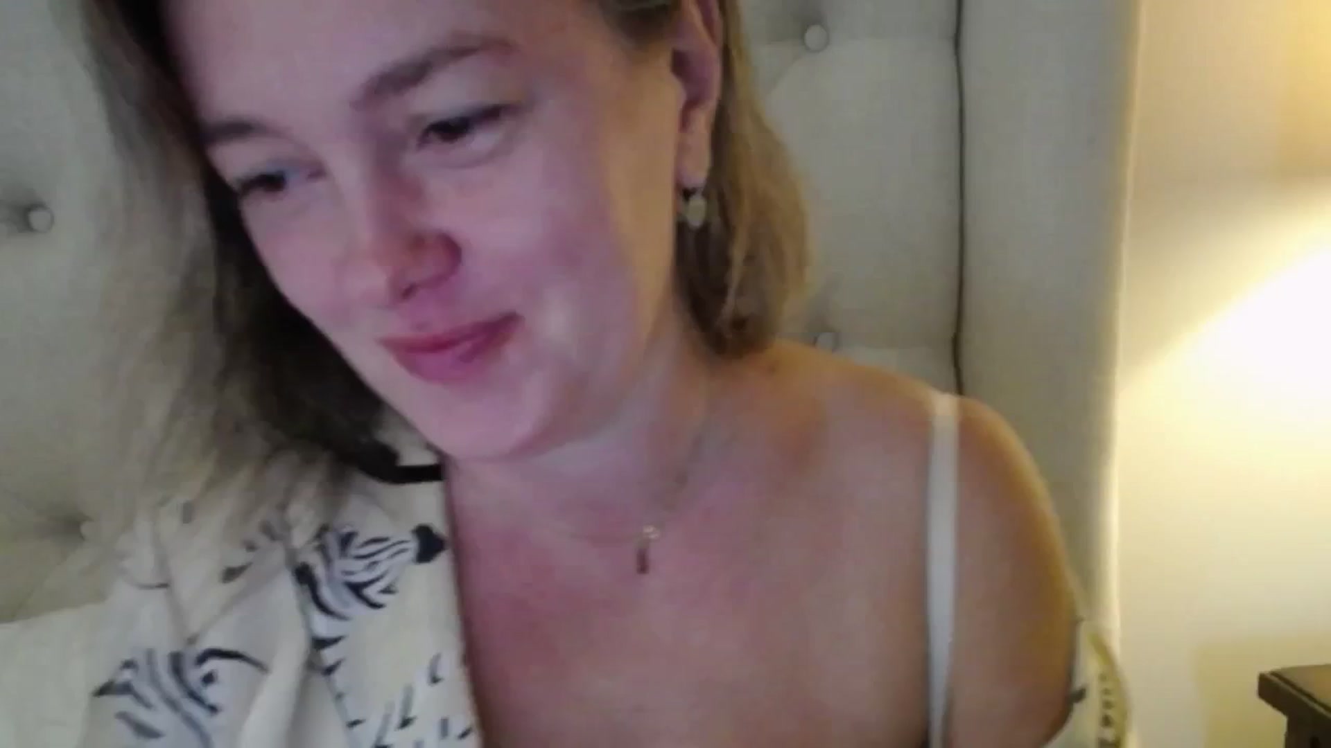 J0llye video thumbnail