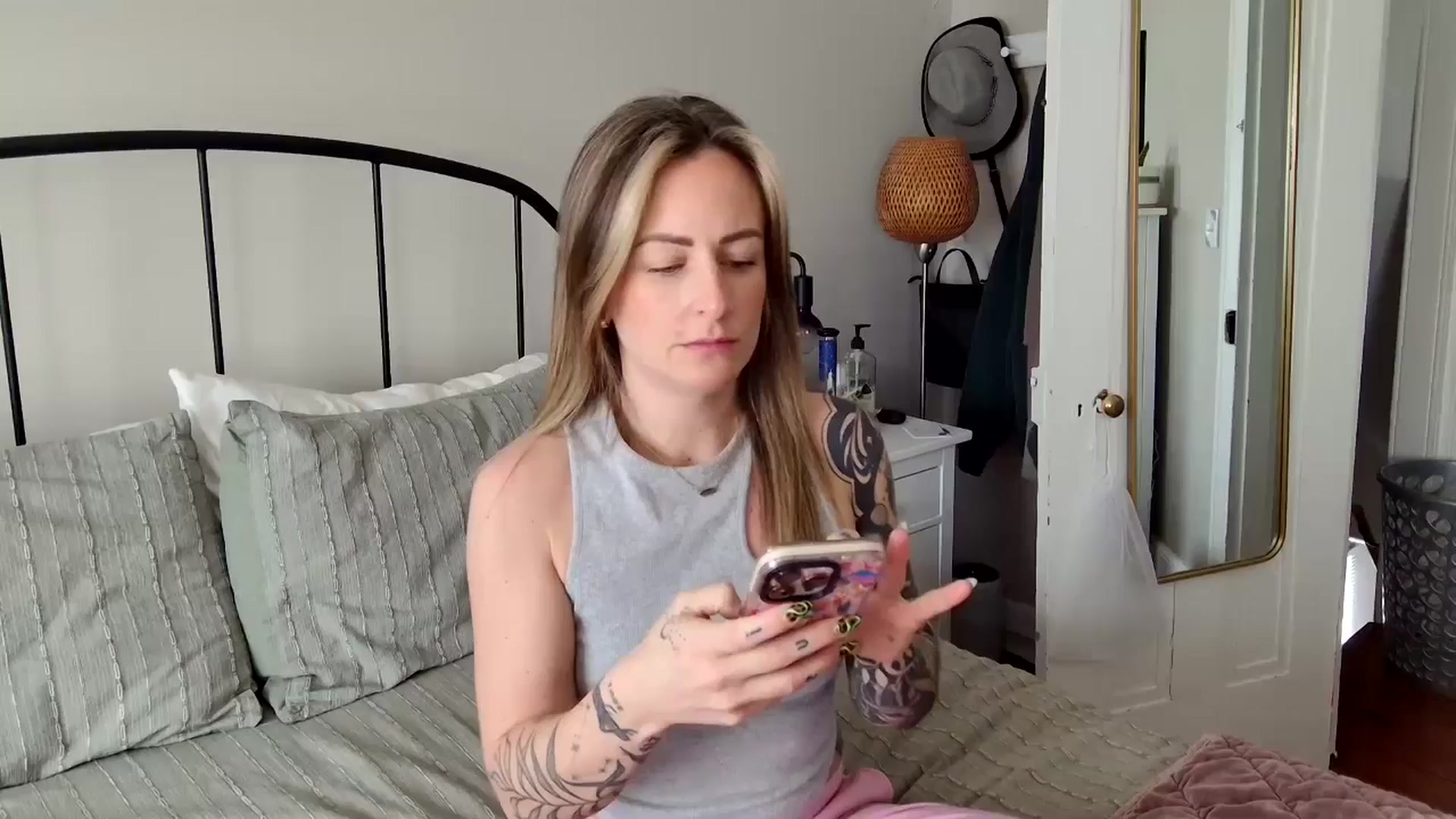 Lena_bee video thumbnail