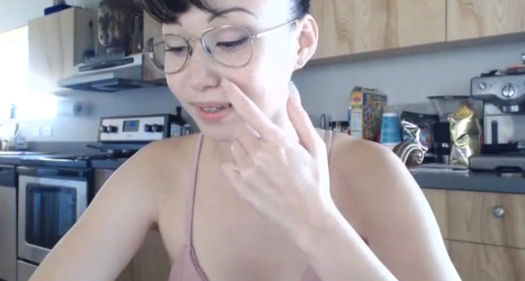 MiNNiE_B00M video thumbnail