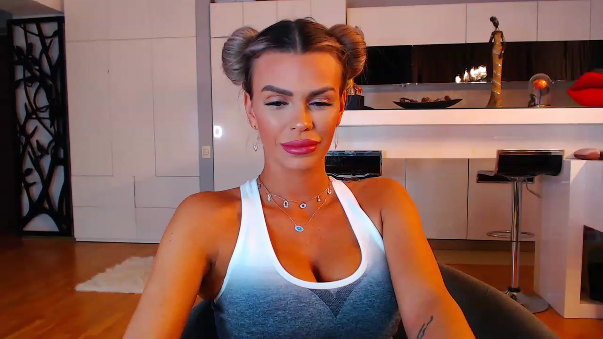 D_y_y video thumbnail