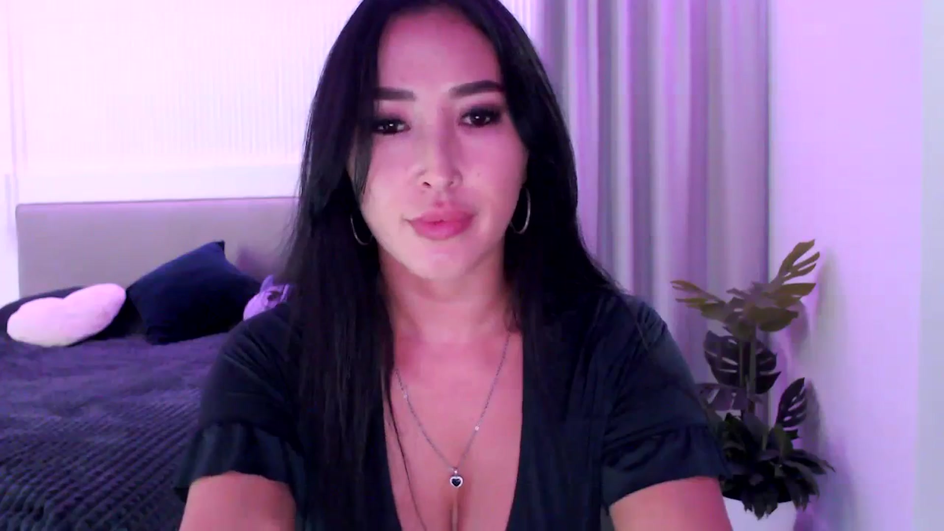 Juicyylips video thumbnail