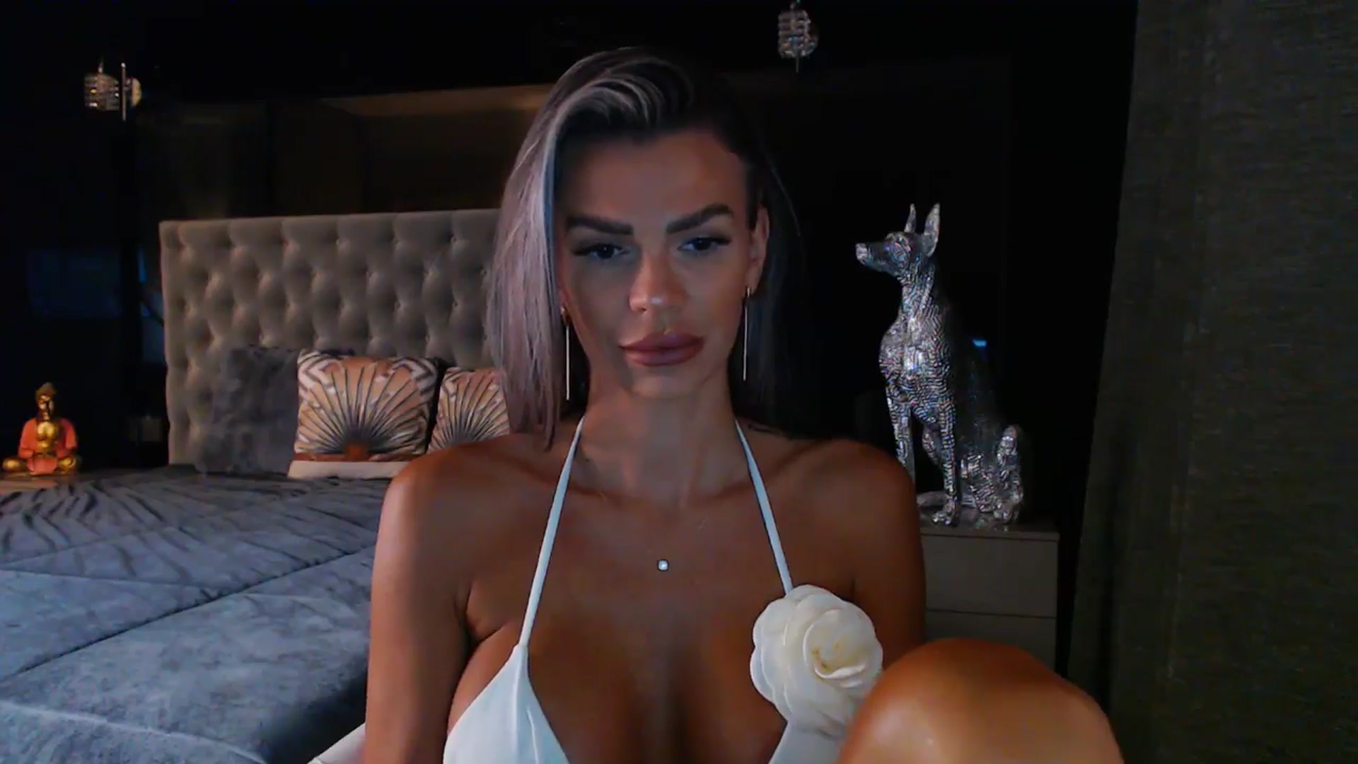 D_y_y video thumbnail