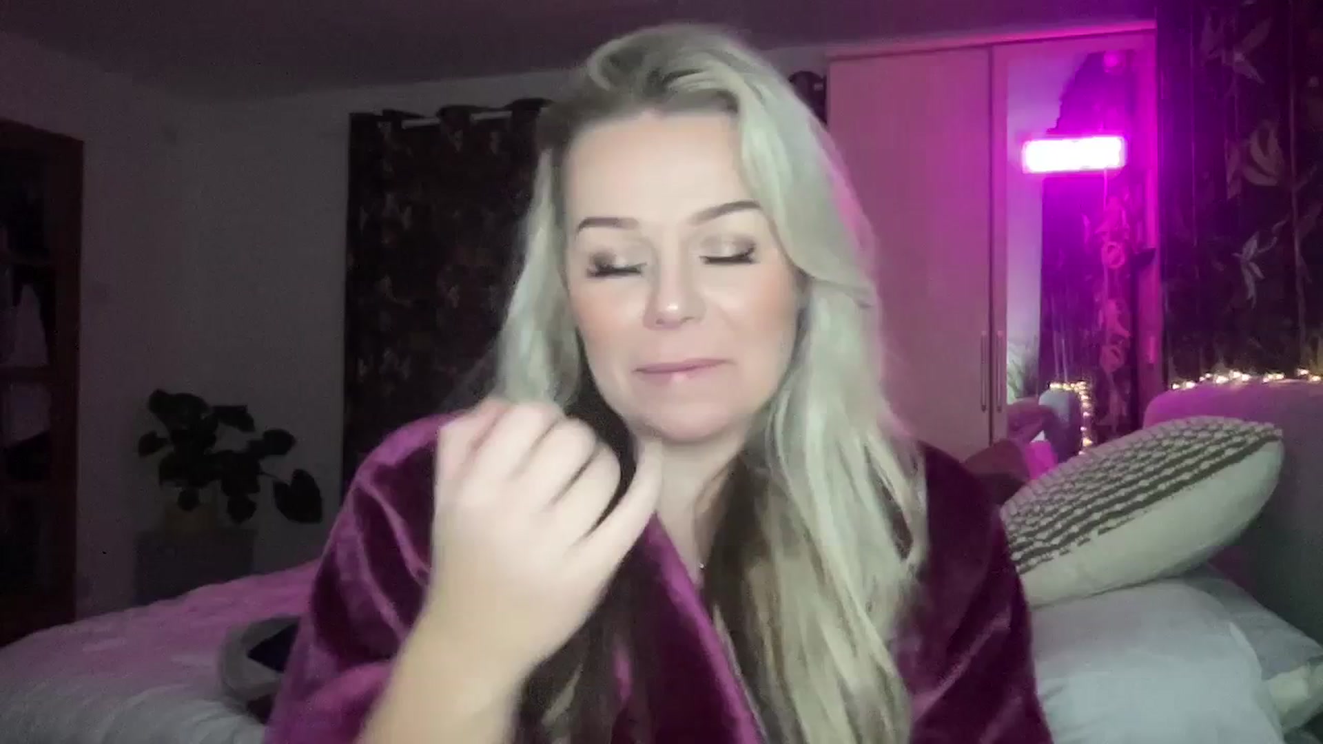 LaraLaughs video thumbnail