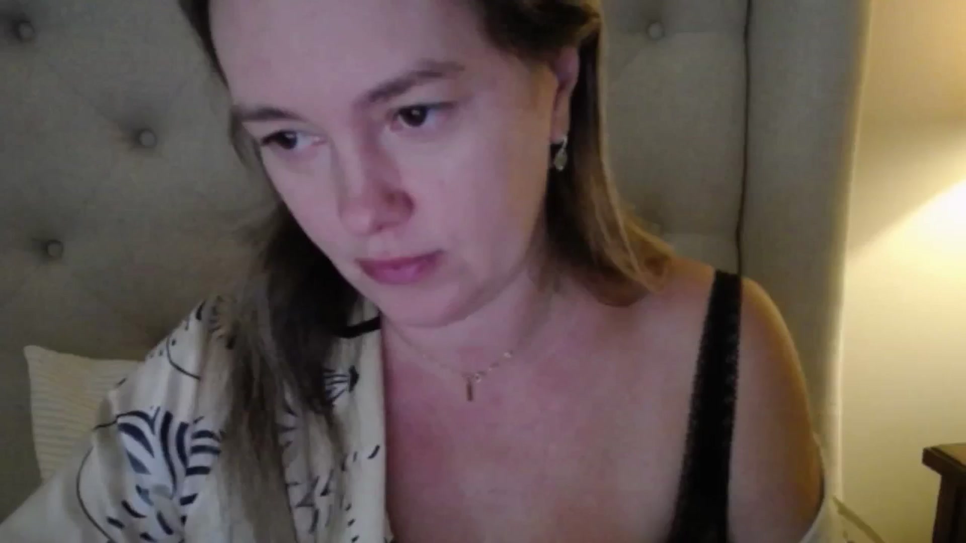 J0llye video thumbnail