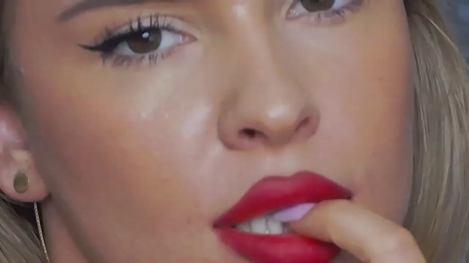 EmilyLax video thumbnail