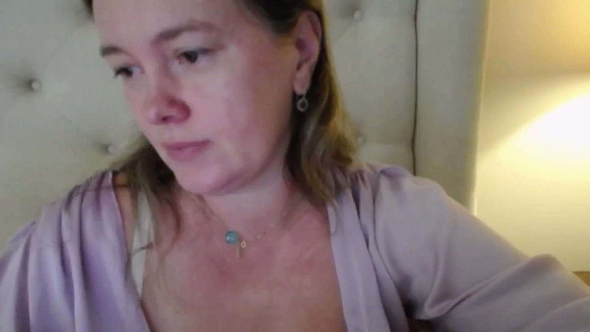J0llye video thumbnail