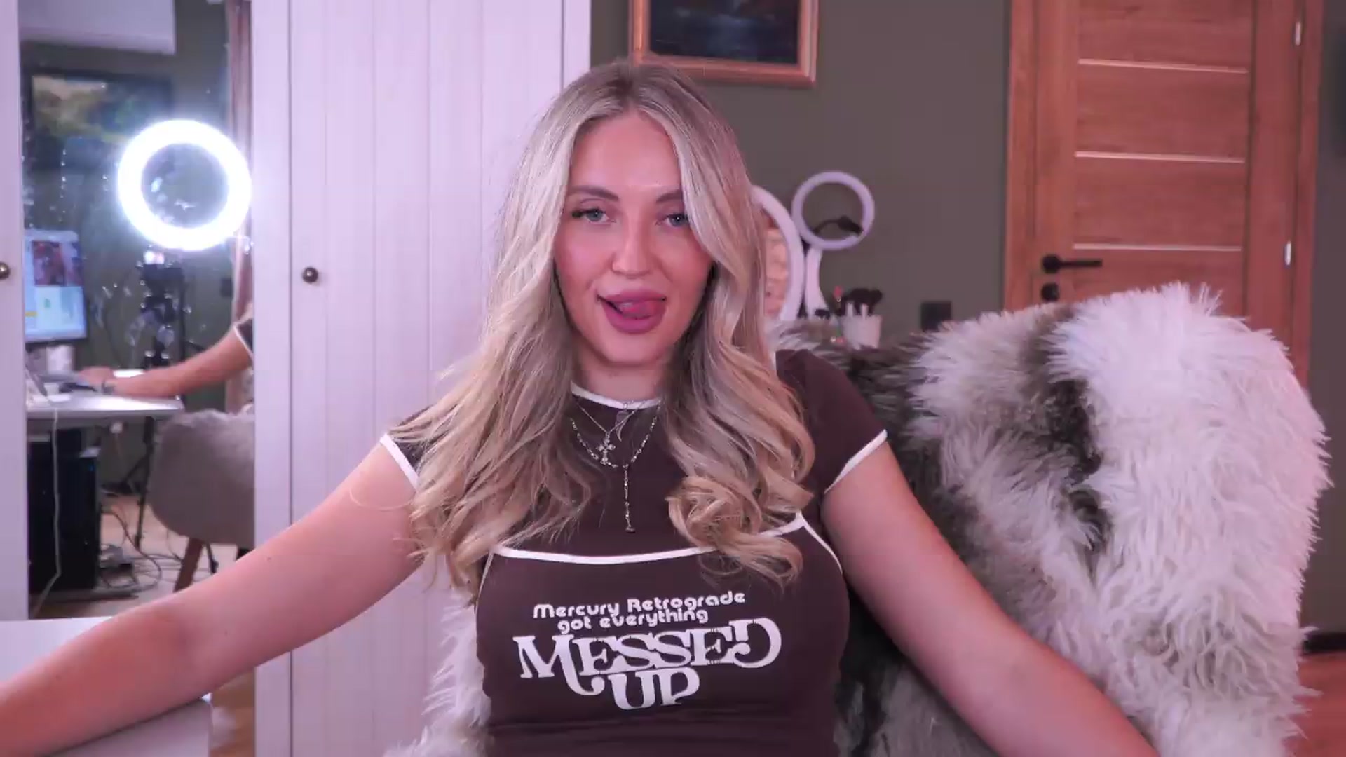 JoanneXOXO video thumbnail