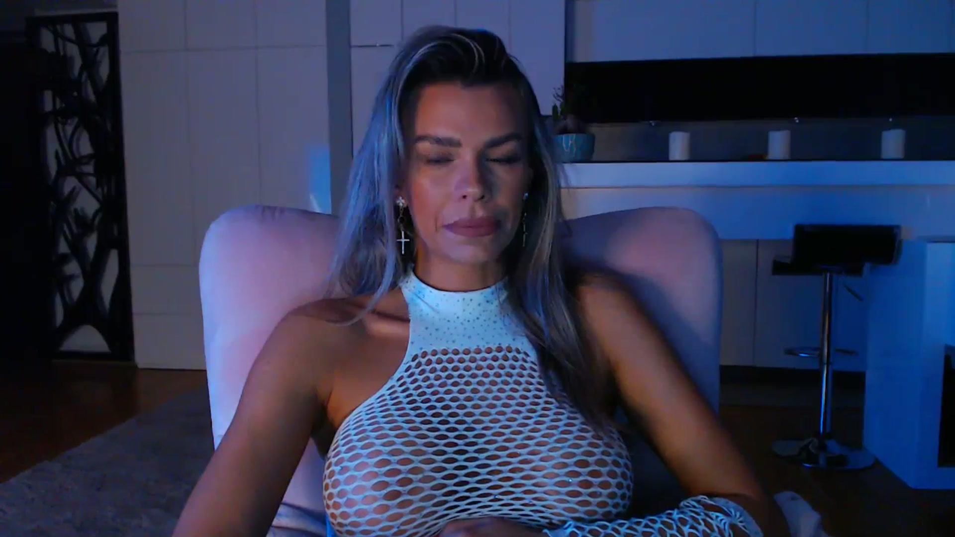D_y_y video thumbnail
