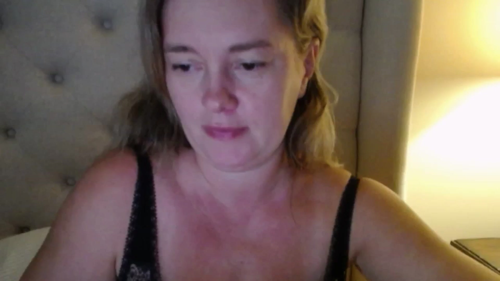 J0llye video thumbnail