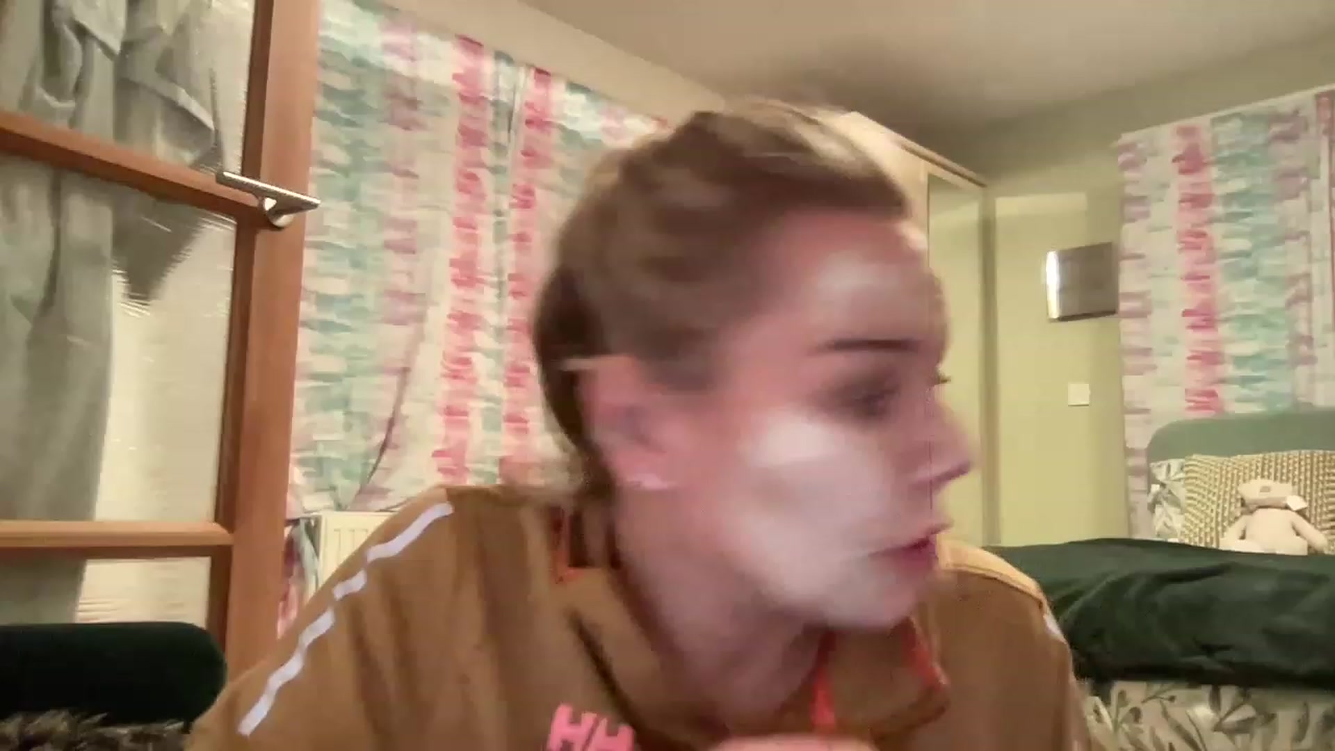 LaraLaughs video thumbnail