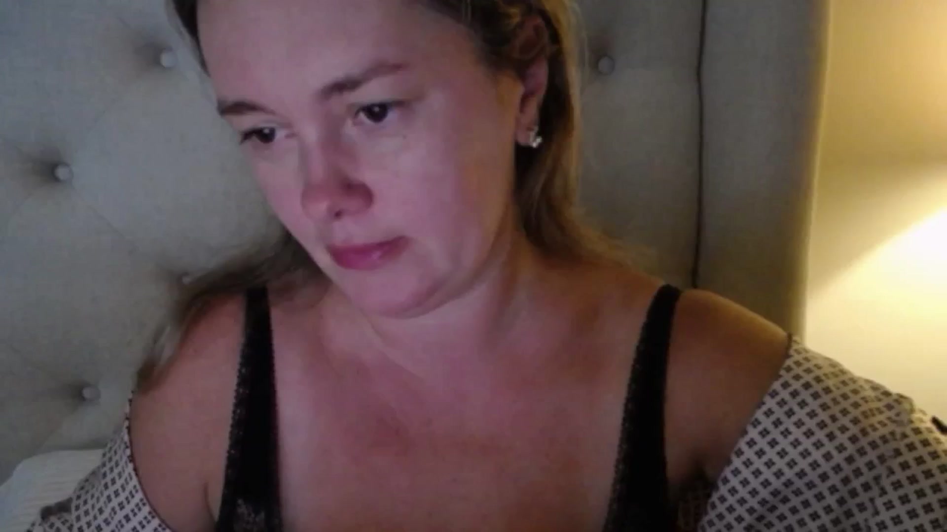J0llye video thumbnail