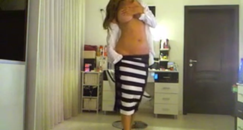 MissButterfly video thumbnail