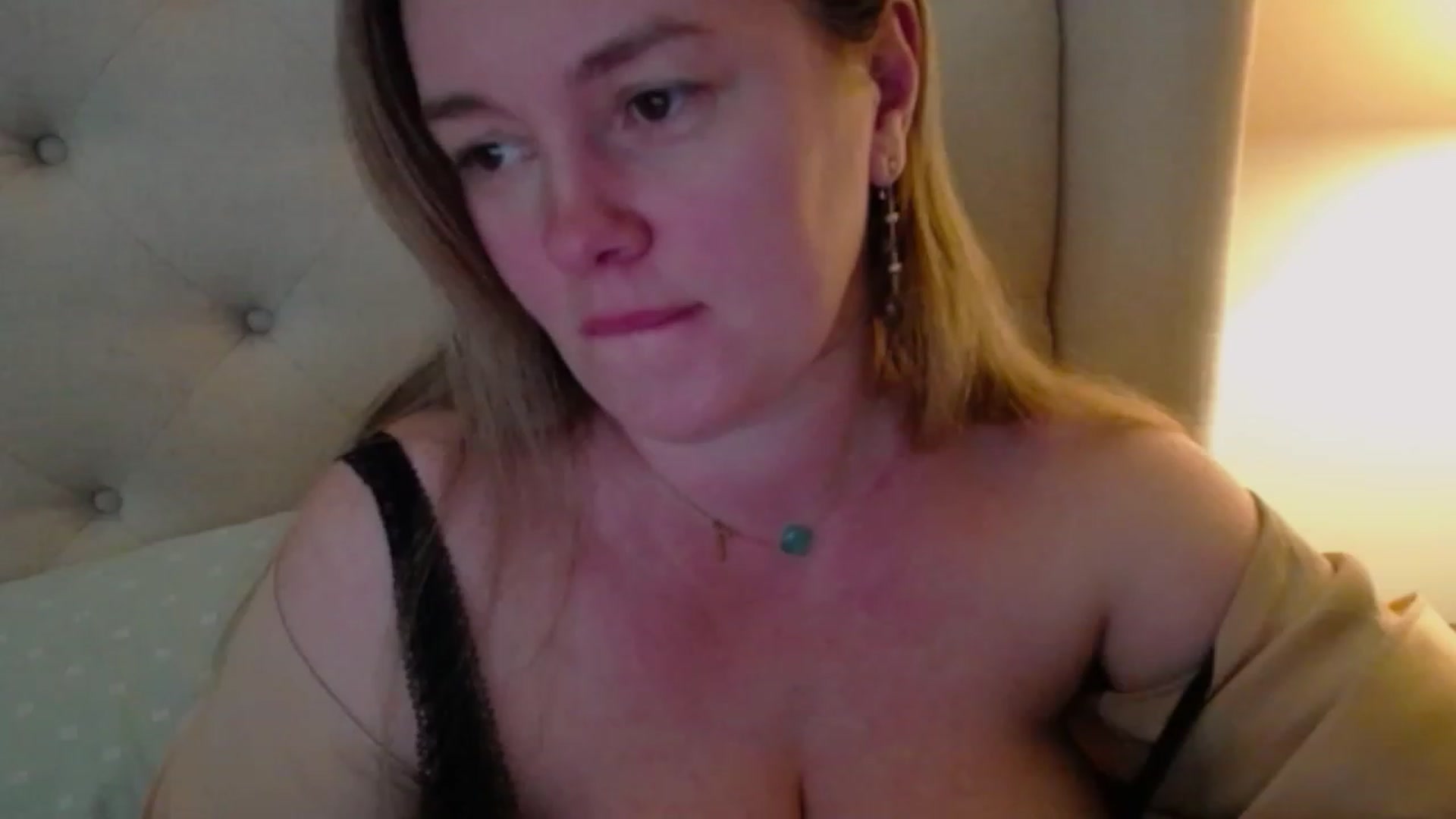 J0llye video thumbnail