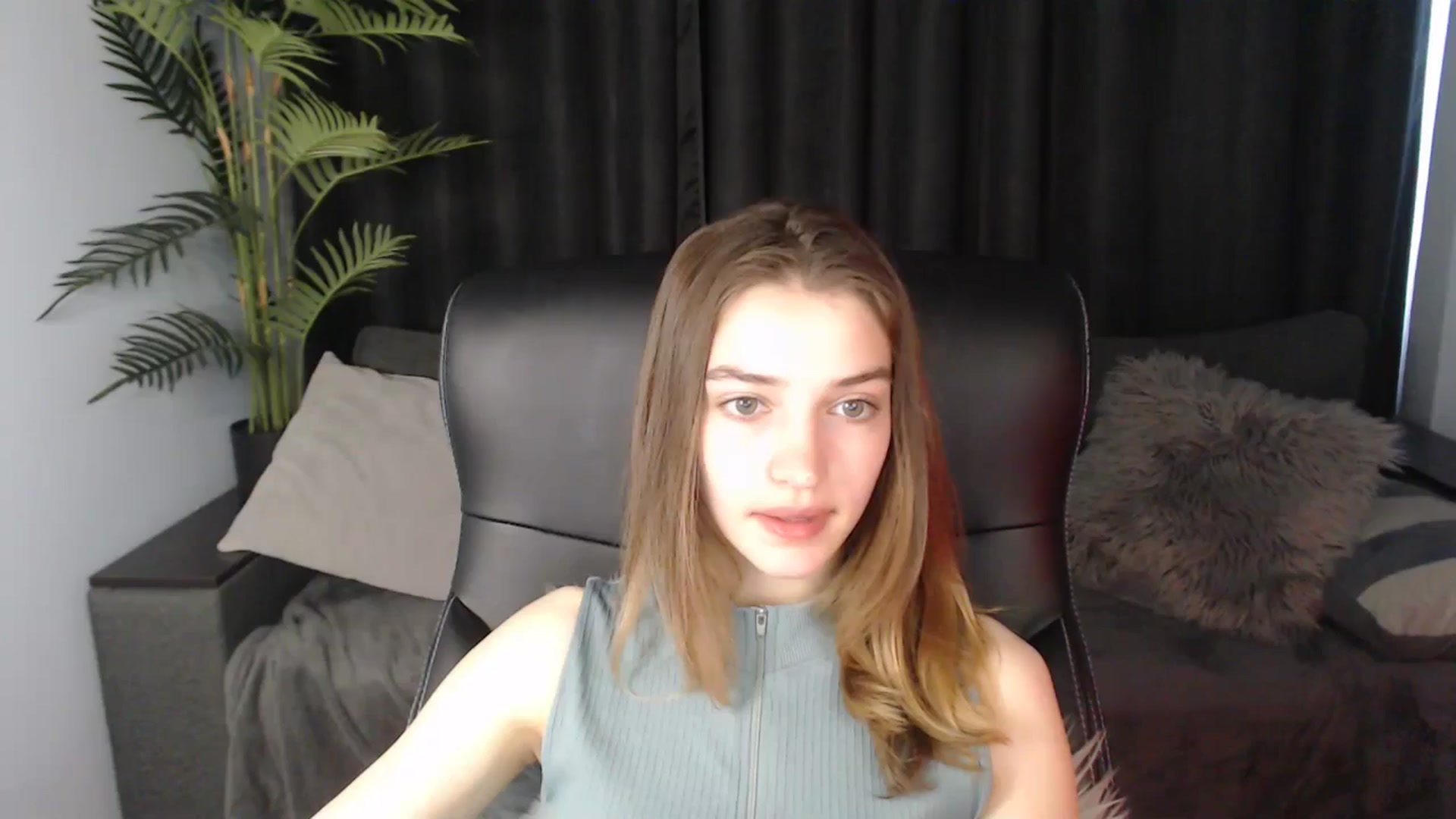 LaraMinx video thumbnail