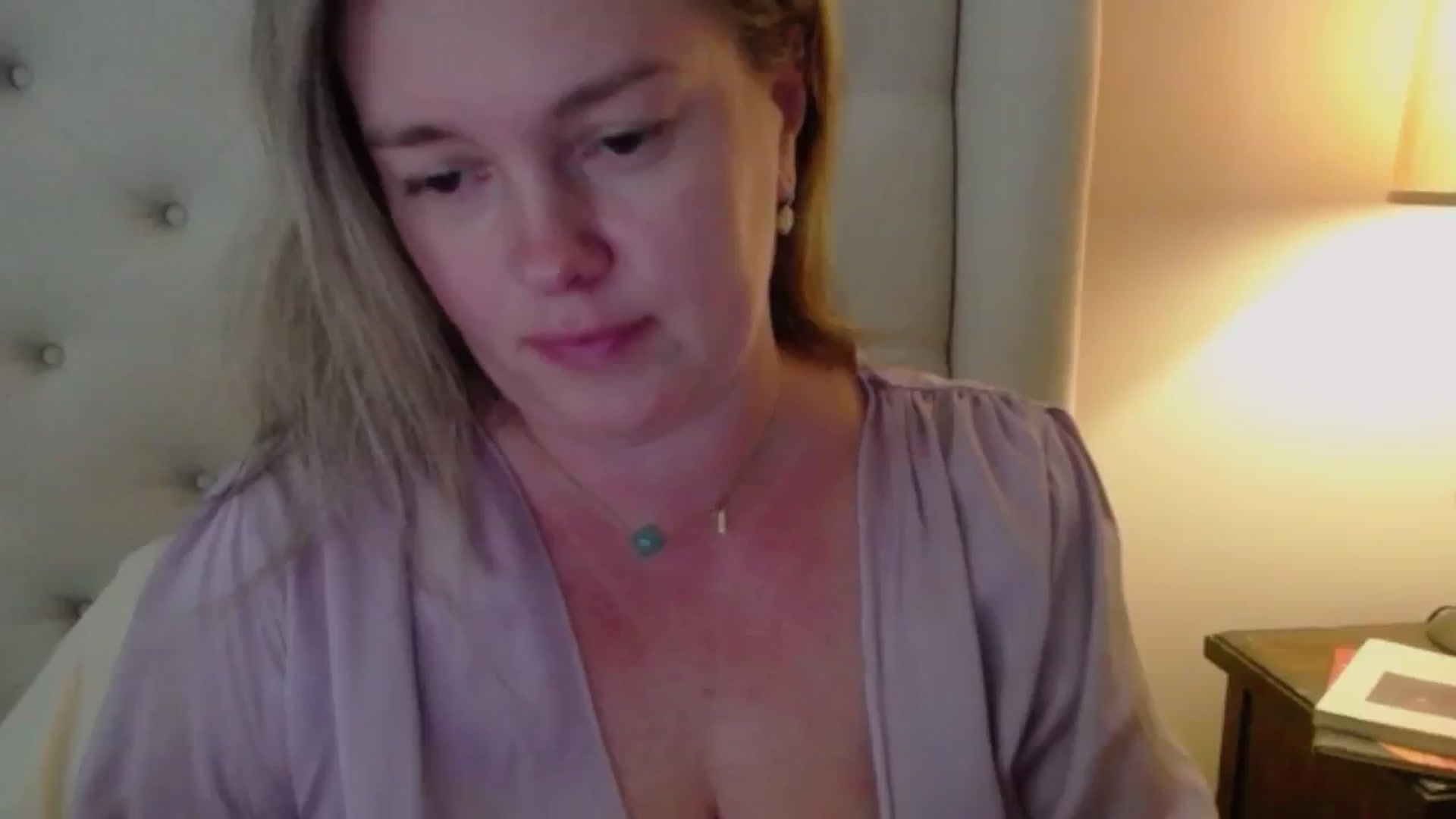 J0llye video thumbnail