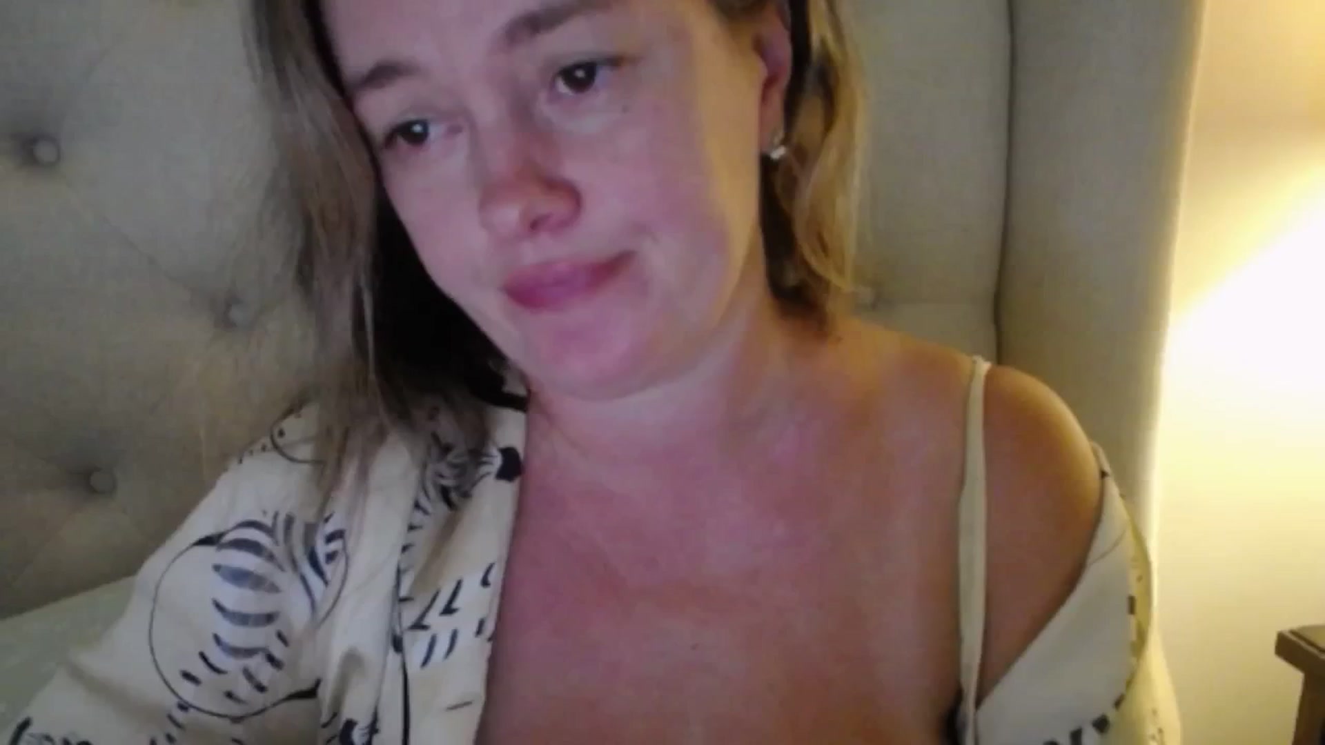 J0llye video thumbnail