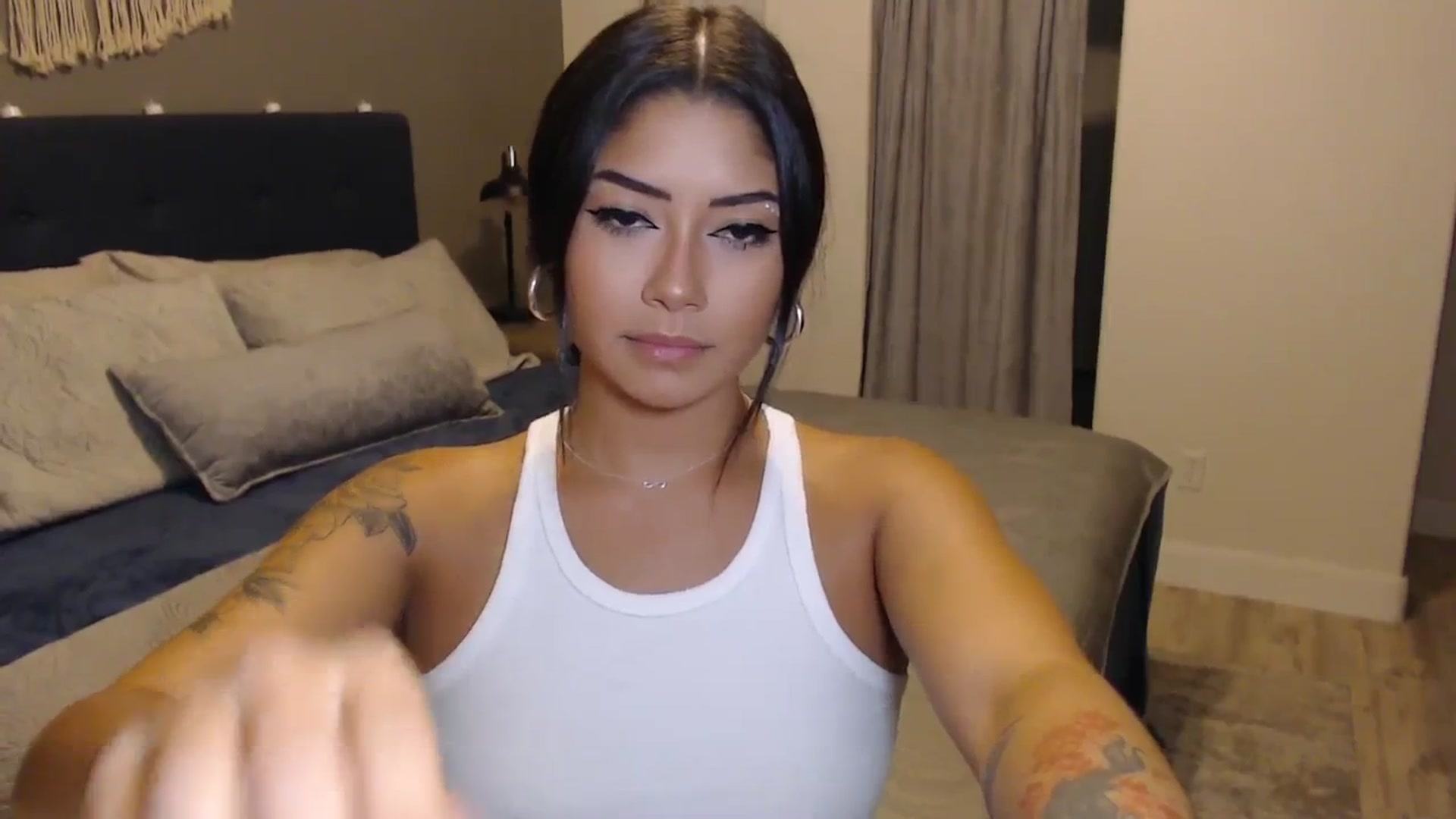 YourGoddessLu video thumbnail