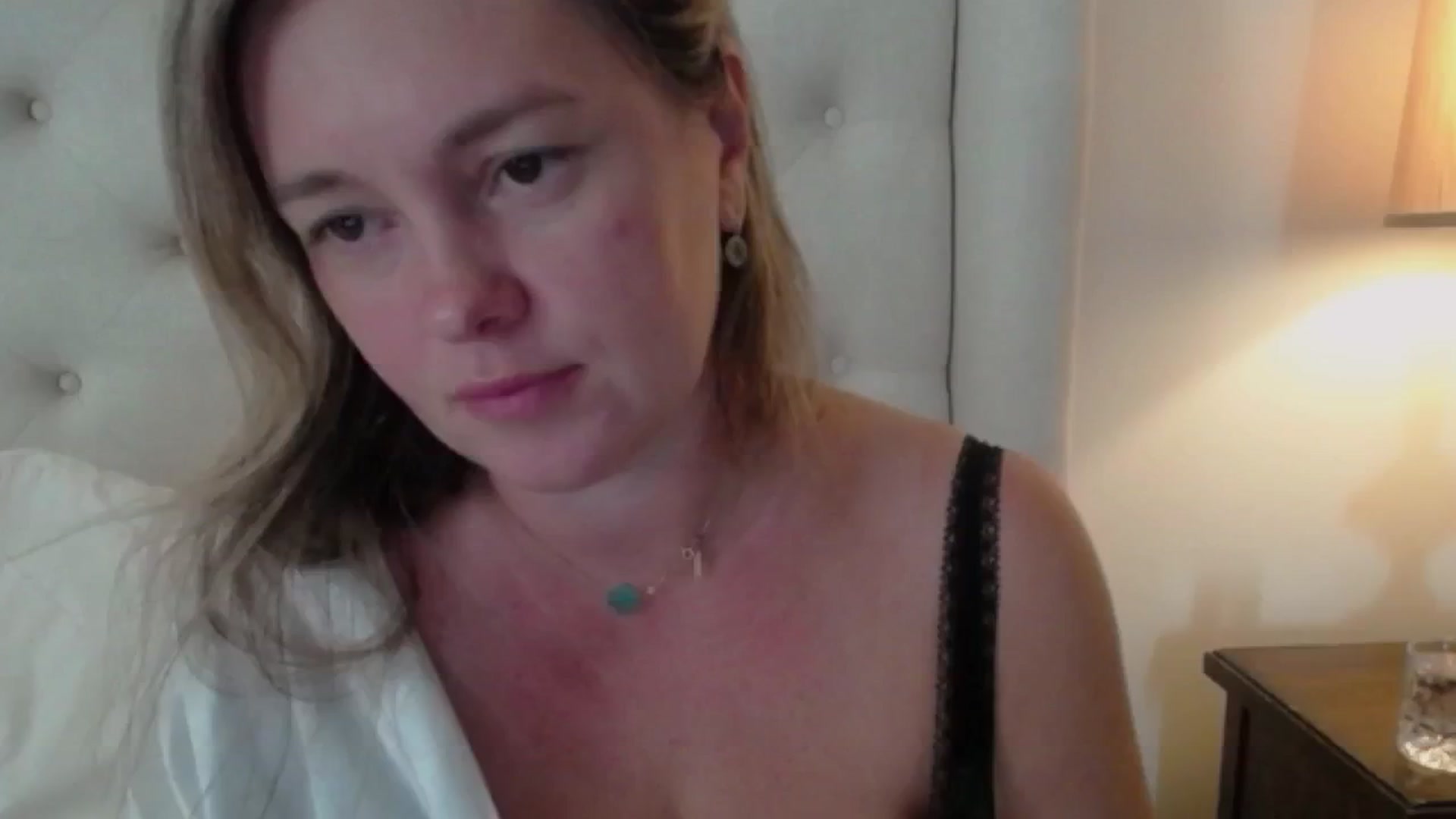 J0llye video thumbnail