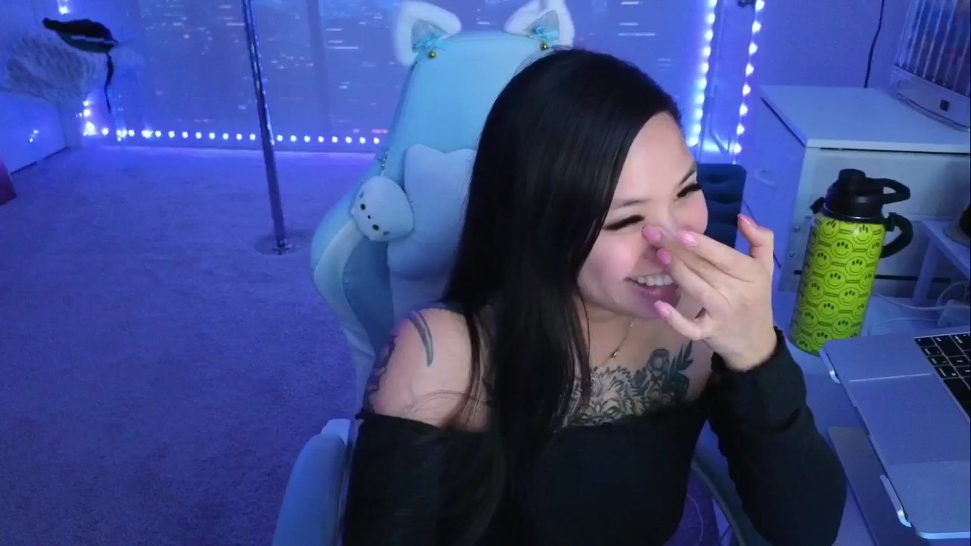 dolllface video thumbnail