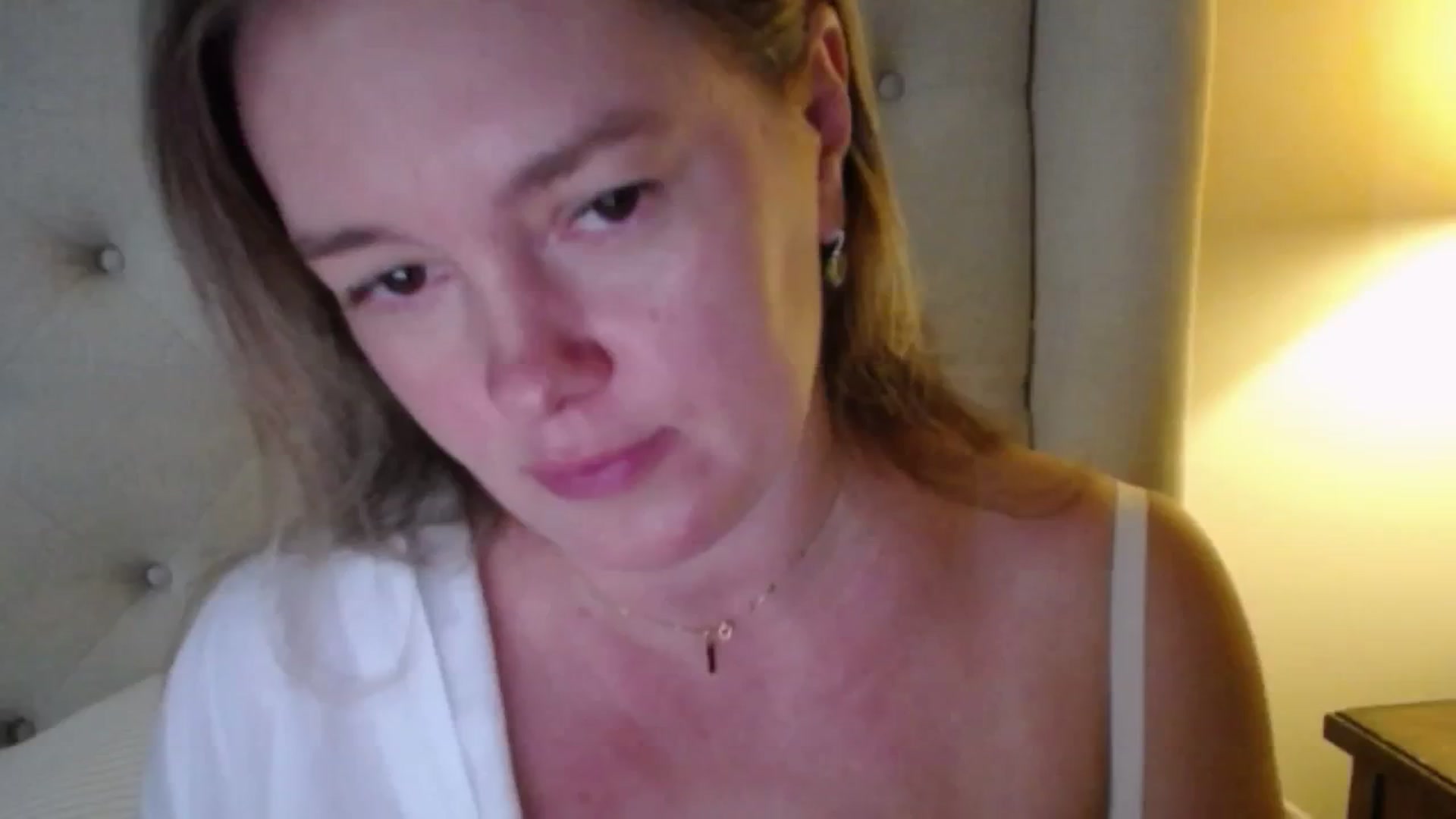J0llye video thumbnail