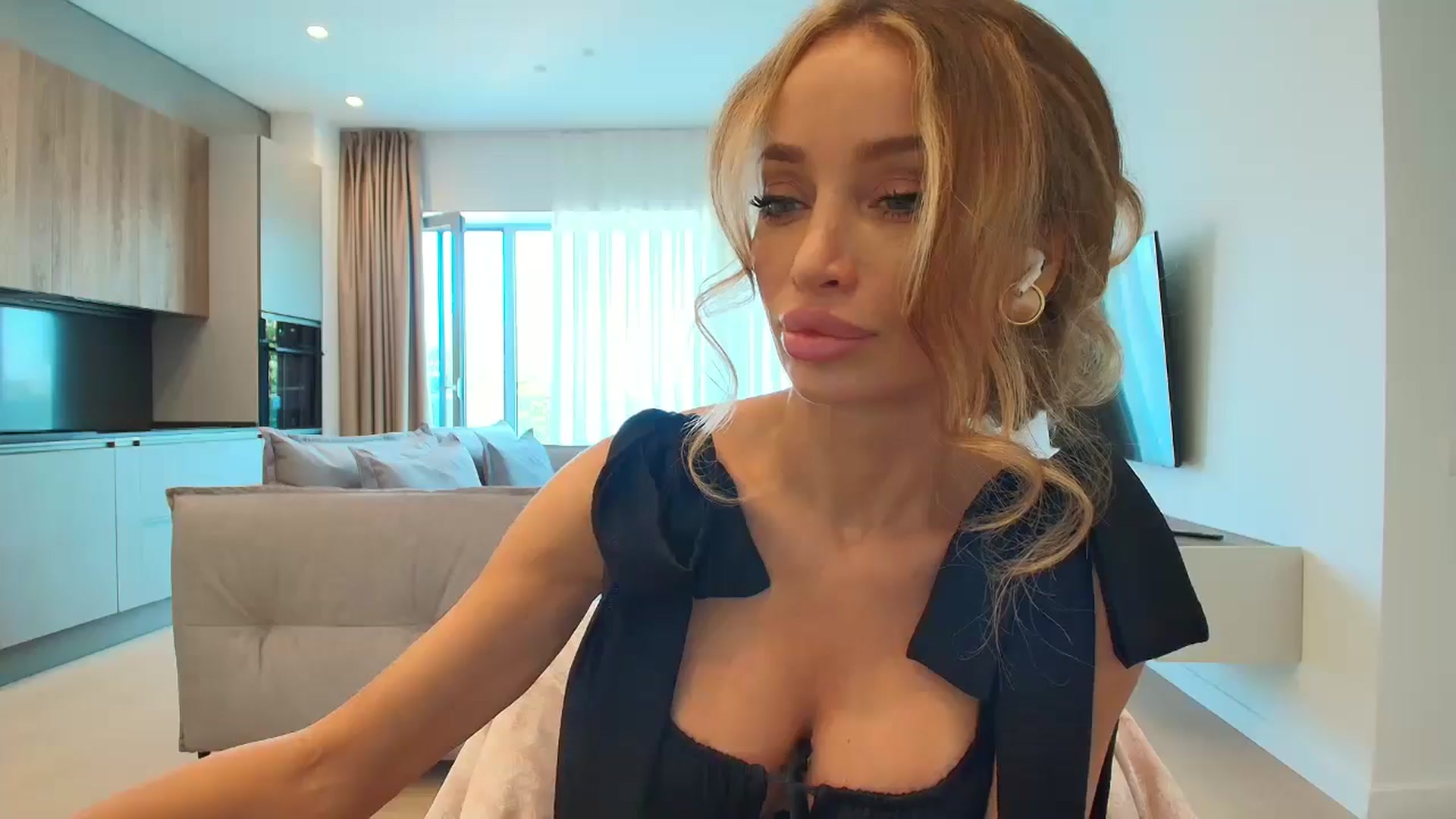 Anayys video thumbnail