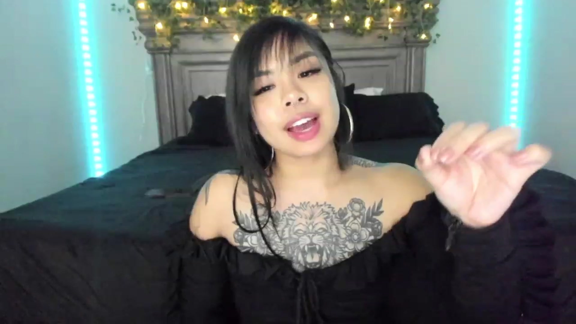 dolllface video thumbnail