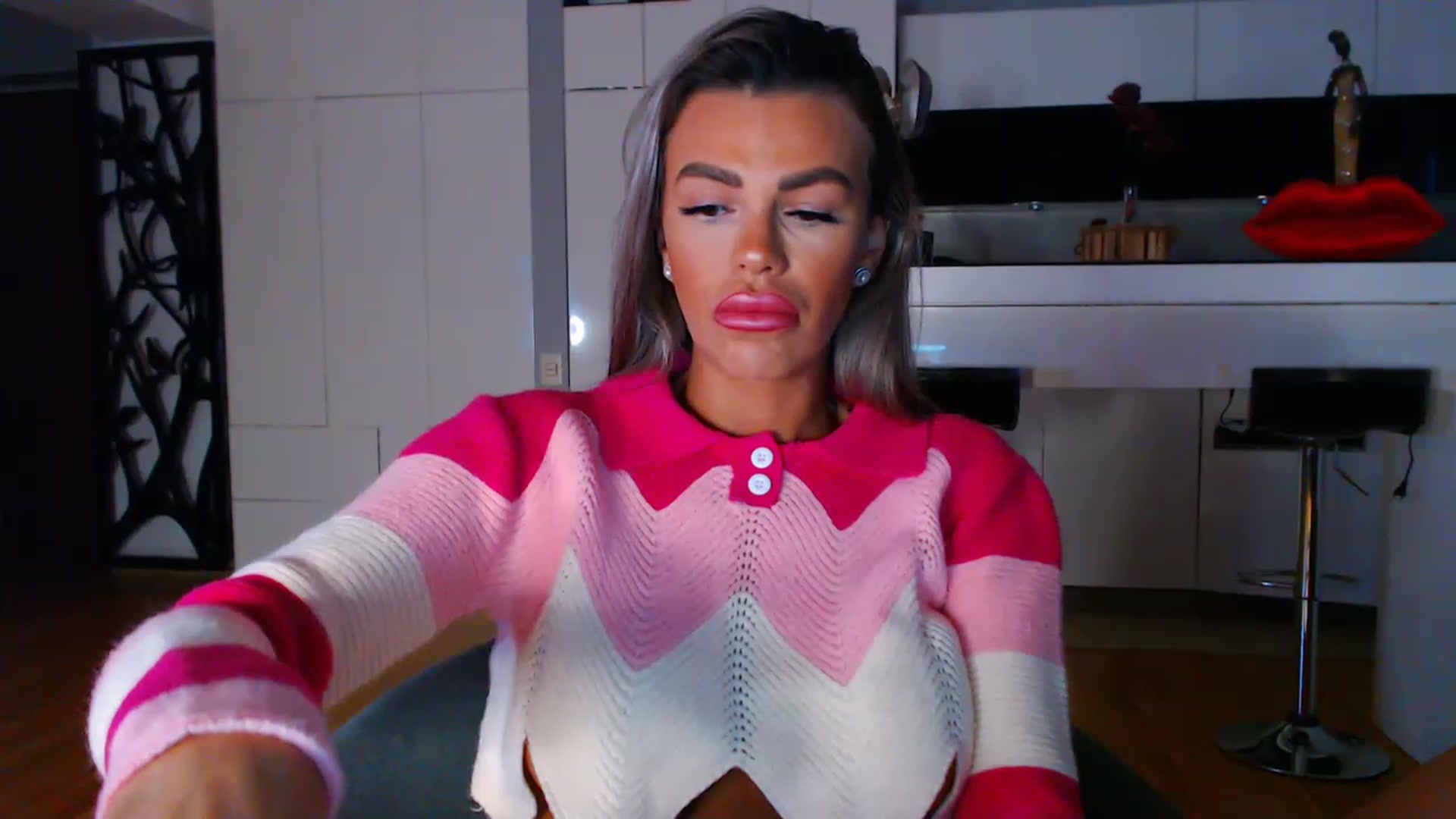D_y_y video thumbnail