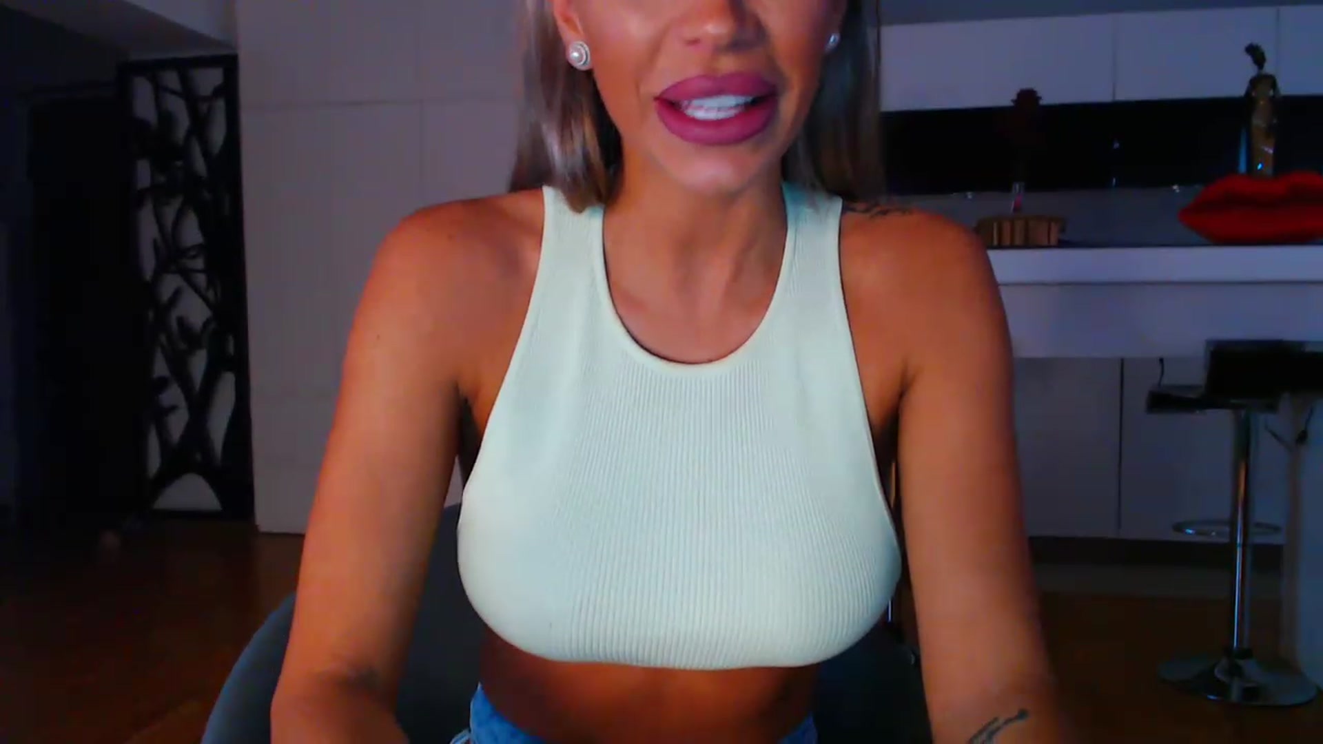 D_y_y video thumbnail