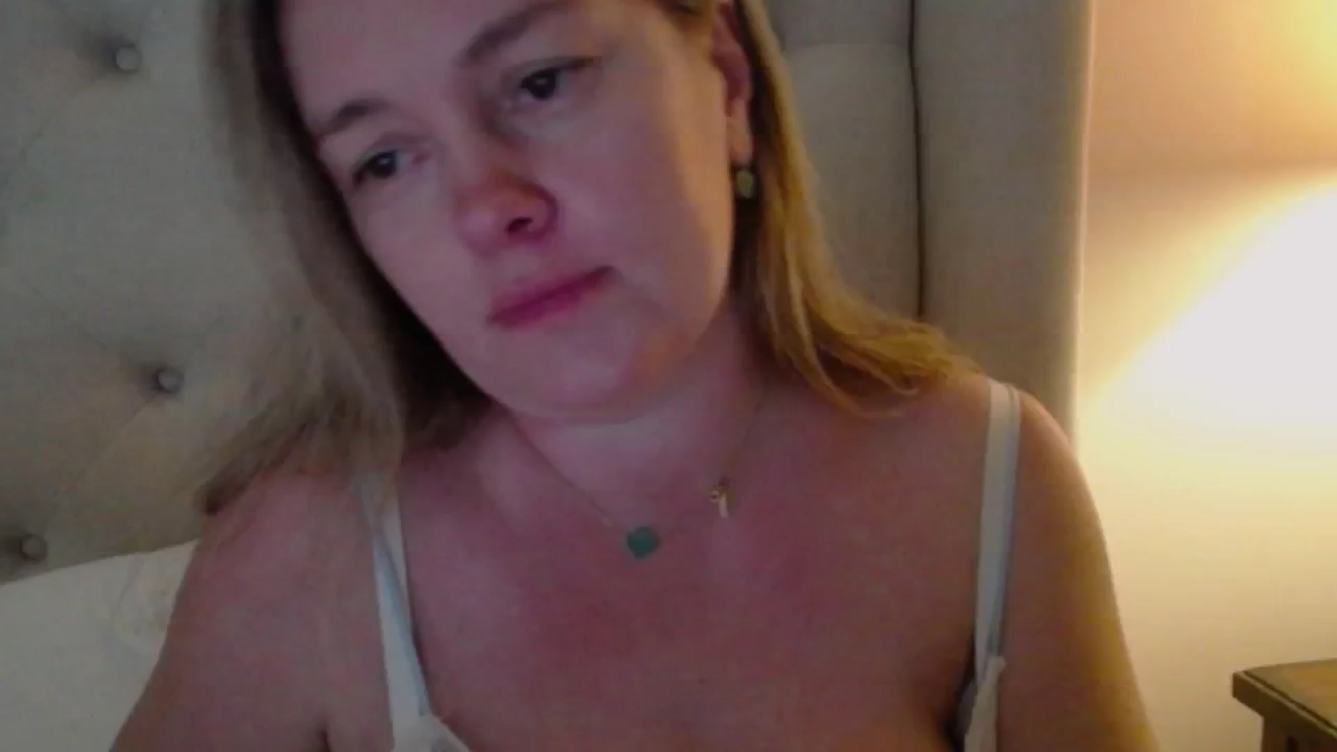 J0llye video thumbnail