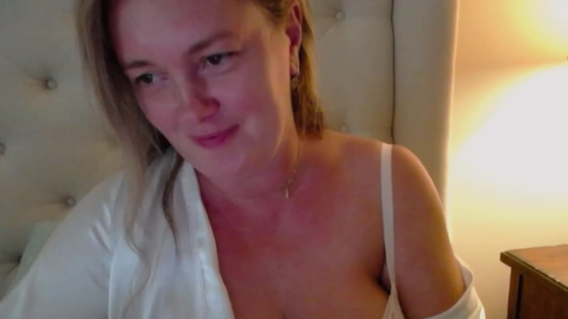 J0llye video thumbnail