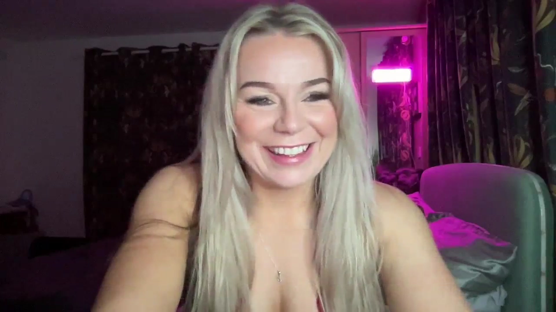 LaraLaughs video thumbnail