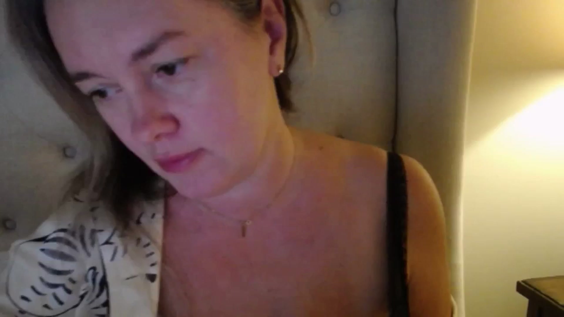 J0llye video thumbnail