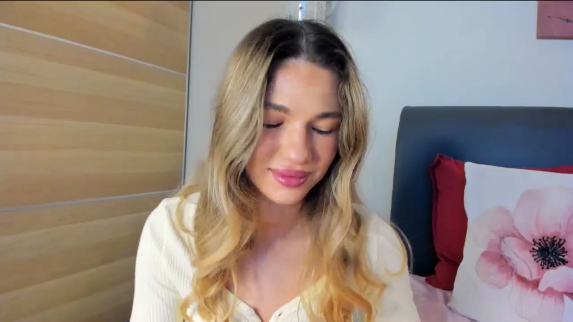 Dariadely video thumbnail