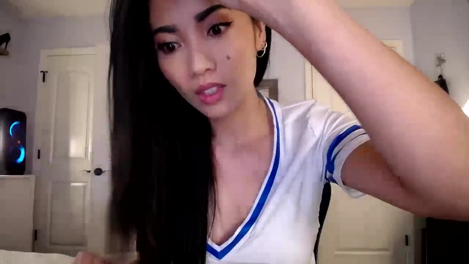 AsianLuv_4U video thumbnail
