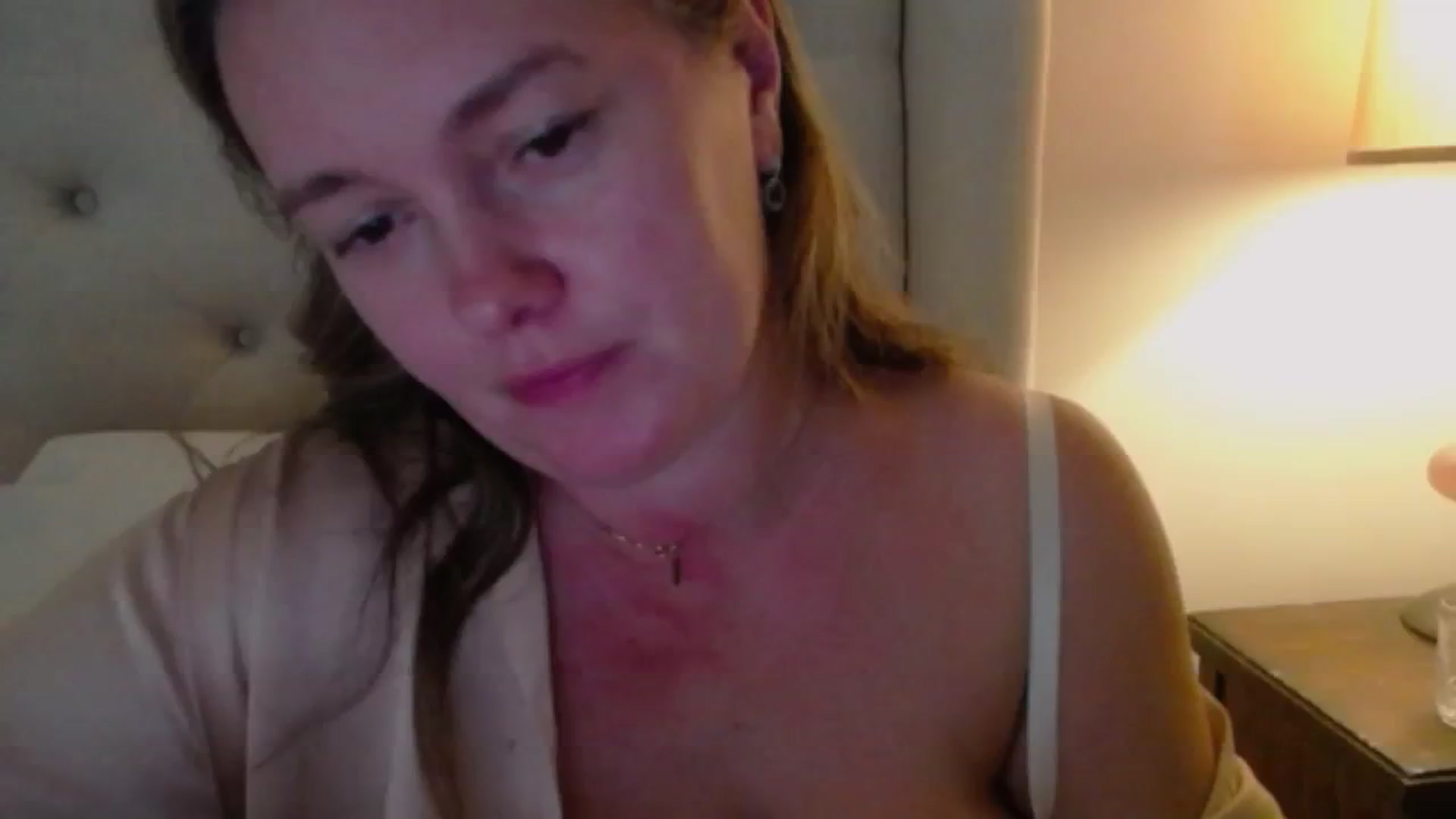 J0llye video thumbnail